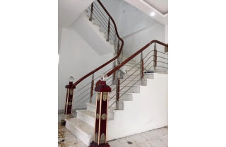 Cầu thang inox tay vịn gỗ MD22